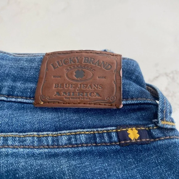 Lucky Brand Lolita capris. Blue Jean. Womens size 00/24. - Picture 3 of 5
